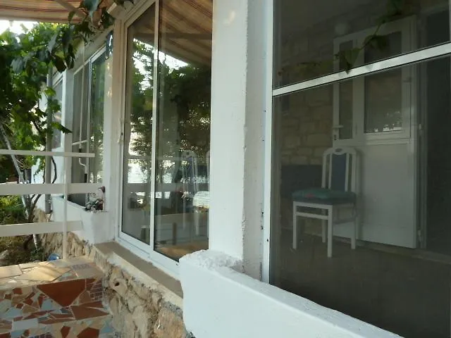 Ljilja アパート *